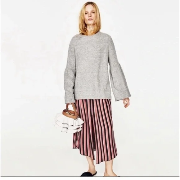Zara Soft Balloon Sleeve Sweater NWT Pretty light gray color. - Picture 4 of 5